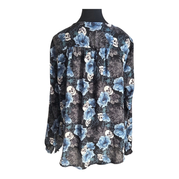 Torrid Black and Blue Floral Skull Blouse Size 00 - Picture 2 of 6